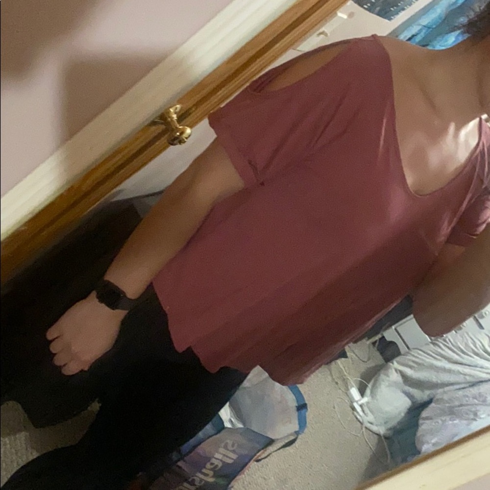 Flowy t-shirt with shoulder cut outs